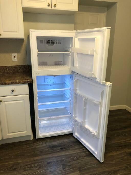 Private 2-Bedroom With Free Parking And Direct Bus To Nyc Manhattan Only 2 Blocks Away 린던 외부 사진