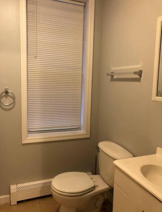 Private 2-Bedroom With Free Parking And Direct Bus To Nyc Manhattan Only 2 Blocks Away 린던 외부 사진