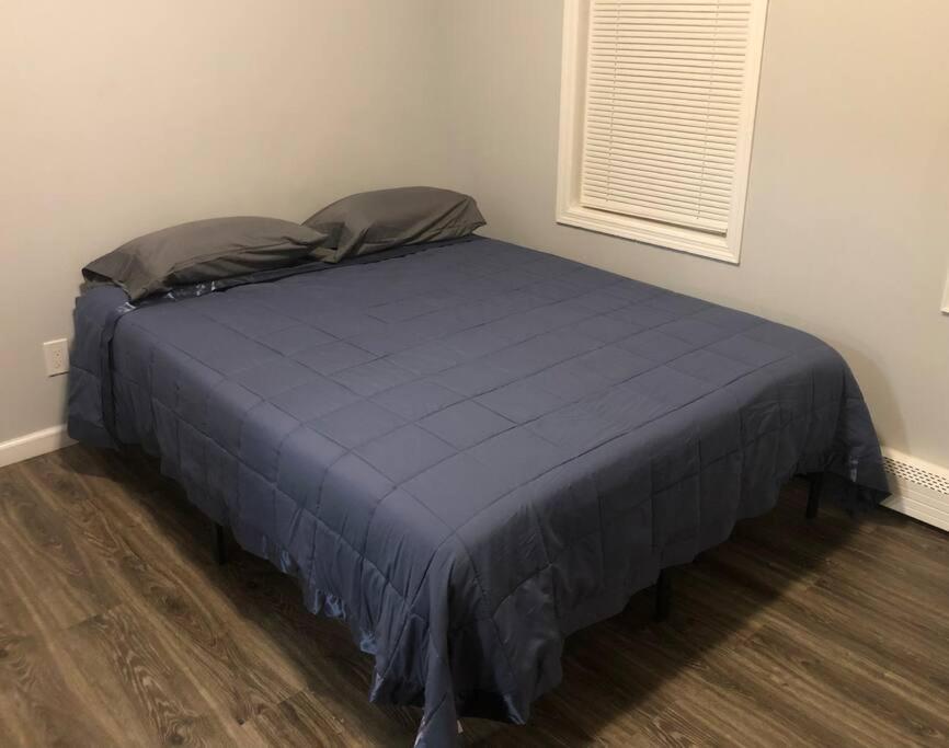 Private 2-Bedroom With Free Parking And Direct Bus To Nyc Manhattan Only 2 Blocks Away 린던 외부 사진