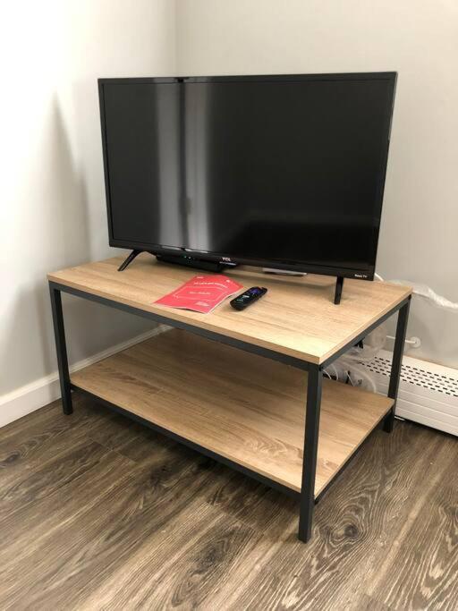 Private 2-Bedroom With Free Parking And Direct Bus To Nyc Manhattan Only 2 Blocks Away 린던 외부 사진