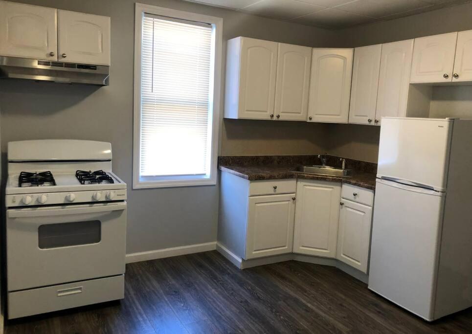 Private 2-Bedroom With Free Parking And Direct Bus To Nyc Manhattan Only 2 Blocks Away 린던 외부 사진